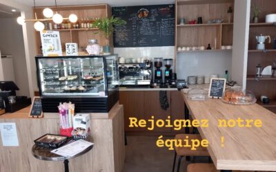 Offre-demploi-Barista-Polyvalente-Nous-recrutons-une-barista-polyvalente-1-1481034007360803-400x250 - Brûlerie de Lambour Offre-demploi-Barista-Polyvalente-Nous-recrutons-une-barista-polyvalente-1-1481034007360803-400x250